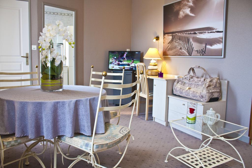 Logis Hotel Beau Site Loubaresse  Экстерьер фото